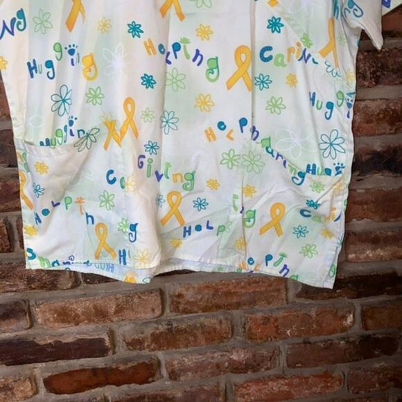 Expo Ribbon Sharing is Caring Hugging Nursing Scrub Top Women's Size Medium - Picture 3 of 7
